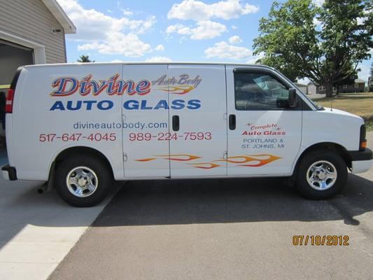 Full Service Glass/Windshield Service