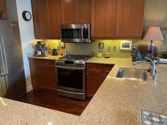 Kitchen nice and cleaning.