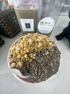 açaí bowl coming soon and two cold pressed juices!!