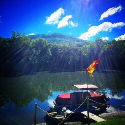 Look at this gorgeous morning view of the river. Just love those sunbeams!
Shot courtesy of: Ginny Malvarosa