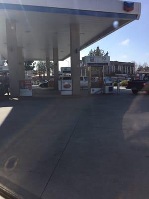 Good clean place to fuel up and one of the only Chevron stations in Santa Cruz!