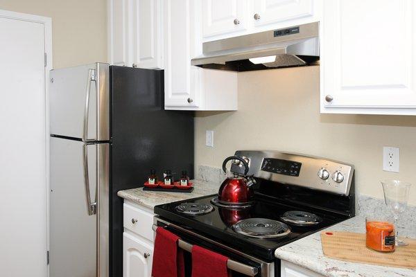 Evelyn Gardens in Sunnyvale~Stainless Steel Appliances~Managed by Woodmont Real Estate Services