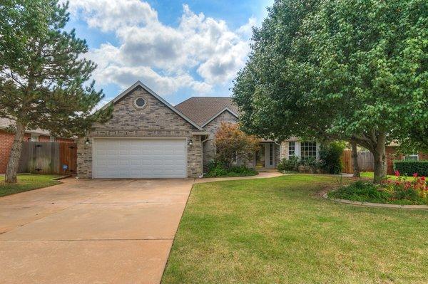 NW OKC/Edmond Home for Sale in Blue Quail Ridge! Call me!