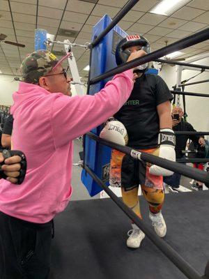 Great Sparring session !! Coach JC Llamas getting Gallito Ready for his fight!! Team Llamas !!