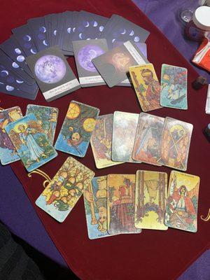 Tarot and oracle reading.