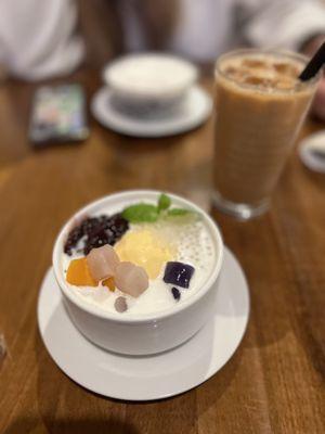 T4 Vanill ice cream/ Sago/ Black Glutinous Rice