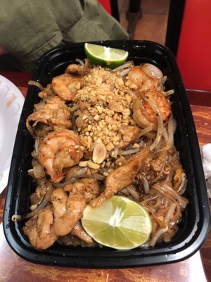 If your looking for really good Chinese right off the highway, from the Outlets to the Cape , stop in to Lucky Corner! Great combos