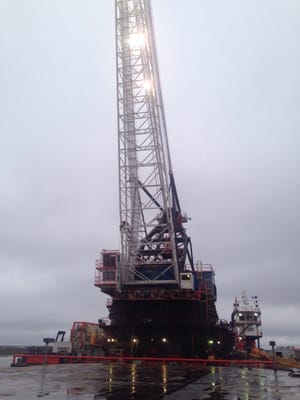 500 ton Derrick barge