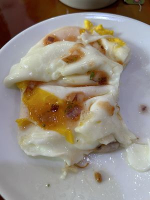 Fried eggs with hot sauce