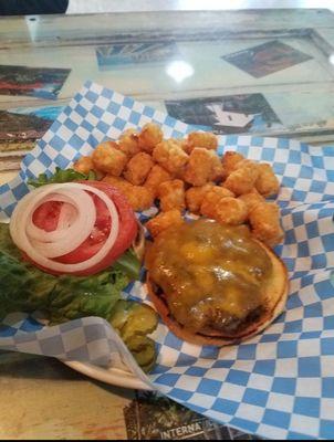 Cheeseburger with Tater Tots