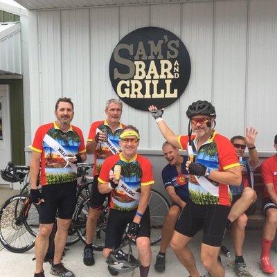 Ragbrai pose outside of bar