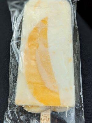 Mango yogurt paletas