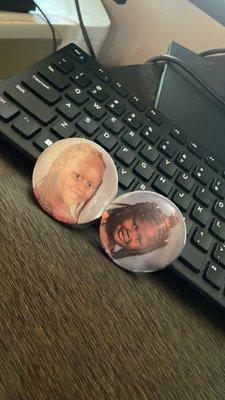 Memorial or campaign buttons