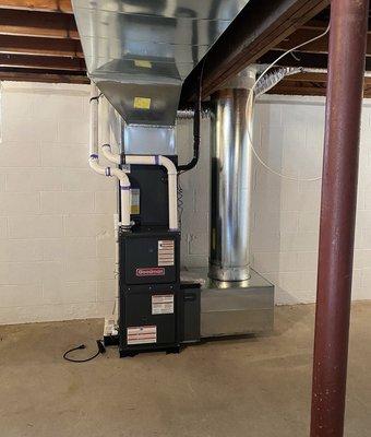 Goodman 90% furnace 3 ton coil and condenser 
All new ductwork New install