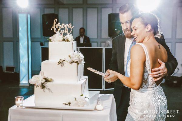 We wanted and simple and elegant cake with minimal, but gorgeous pops with flowers. They did an amazing job with that one too!