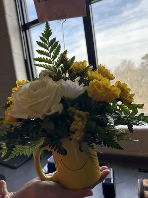 Replacement bouquet in the smiley cup.