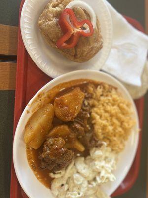 Chille relleno y carne guisada plate