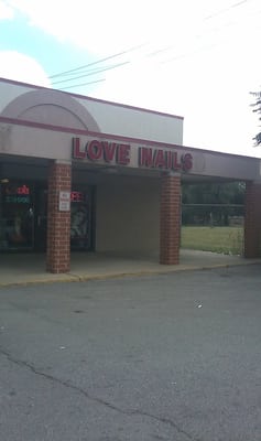 Exterior shot of Love Nails salon in Harvey.