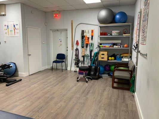 Exercise Room w/ assorted equipment