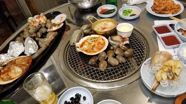 This seafood restaurant is the freshest and most delicious place in LA, such as grilled clams, sashimi, and fried seafood!!!