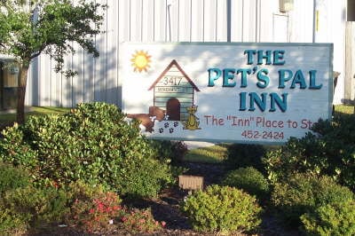 Pet's Pal Inn - The "Inn" Place to Stay