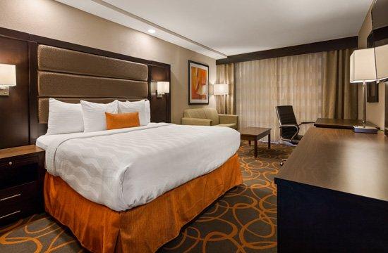 Enjoy upscale accommodations at Best Western Premier Alton-St. Louis Area Hotel