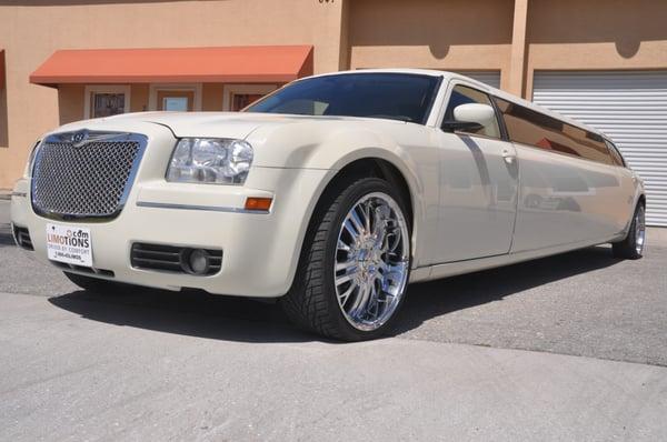 white stretch Chrysler 300C