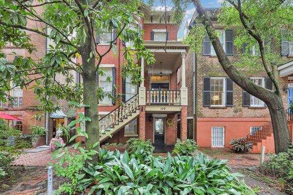 Book your stay on historic Jones Street in Savannah, GA