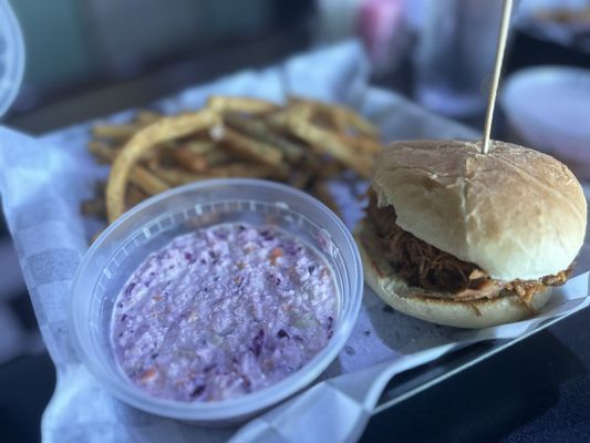 Pulled pork sandwich with Cole slaw