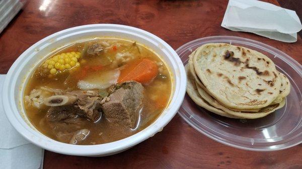 Sopa de Res con tortilla de maiz