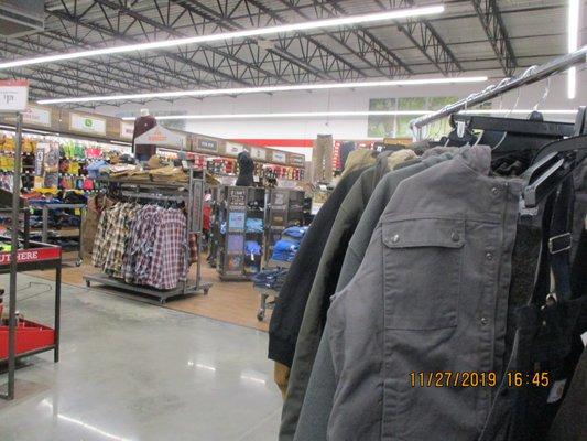 Tractor Supply Co / Quinton: Good selection clothing, mens & womens.