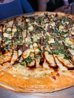 Steak pizza