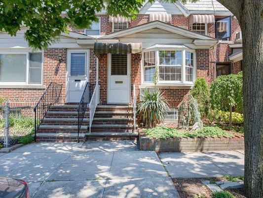 SOLD!  Glendale townhouse.