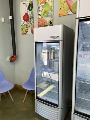 Juices prepared for grab & go (& bottled water)