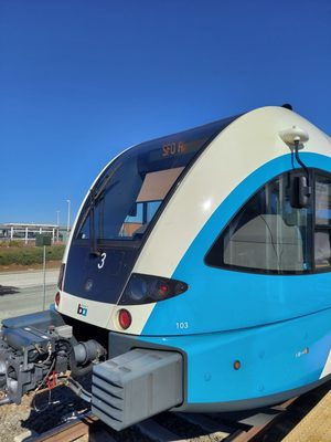 Bart shuttle train that goes from Pittsburg Station to Antioch Station