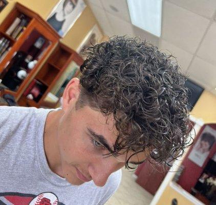 Men's haircuts, specializing in curls