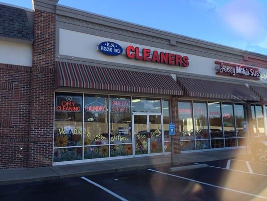 Store front between the CVS and Jersey Mike's