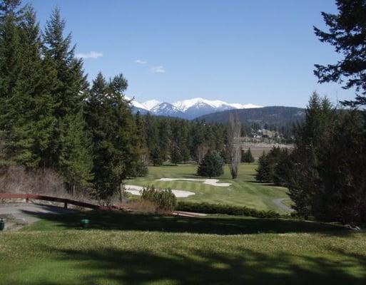 What more could you want in a golf hole than the par 3 6th?