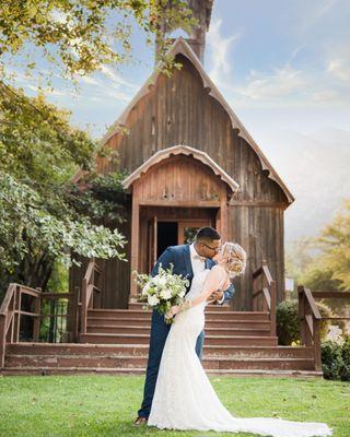 Bride and groom at hidden acres