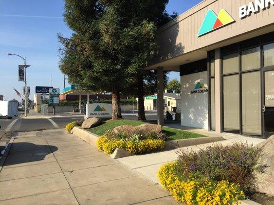 The Bank of the Sierra branch in Dinuba on 401 E. Tulare St.