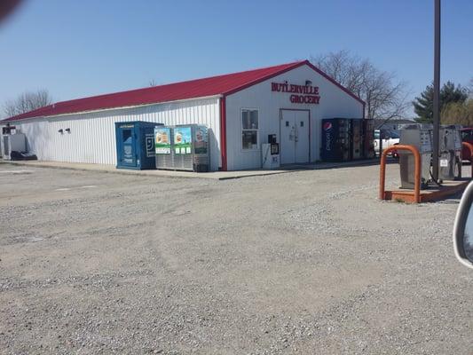 Looks like a small town grocery... and it is in fact.  But they offer hot food too at the deli and tbere are tables too.