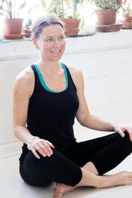 Amy Cunningham: Hot Vinyasa, Rise & Shine Flow & Sun Flow