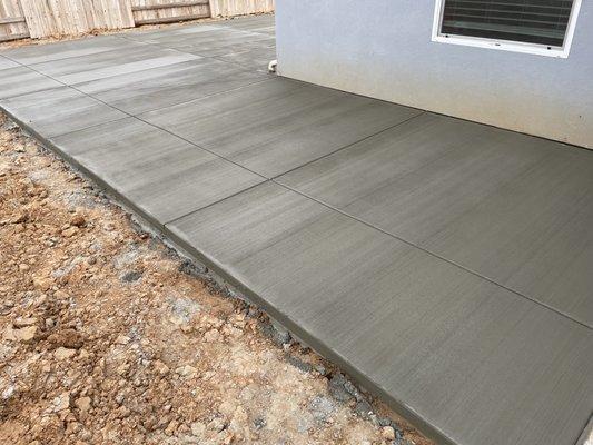 Concrete patio with lite broom finish