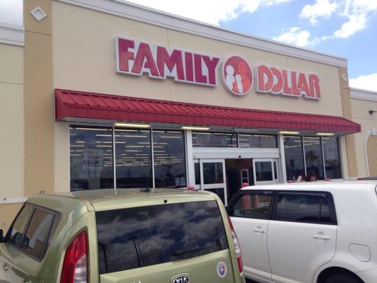 Le Family Dollar.