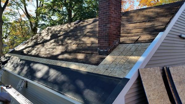 installing asphalt shingles