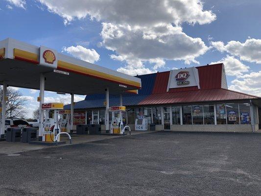 Stuckey's and more under blue roof section of building, DQ under red...plus fuel in front.