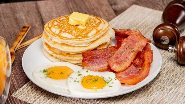 Pancake, Sunny eggs, bacon