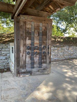 Entrance gate