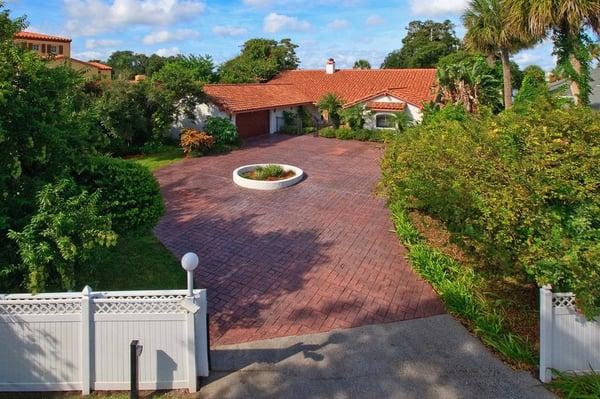 1908-C Peninsula Drive. The previous residence of prior Daytona International Speedway President, Robin Braig. Sold in 2010.