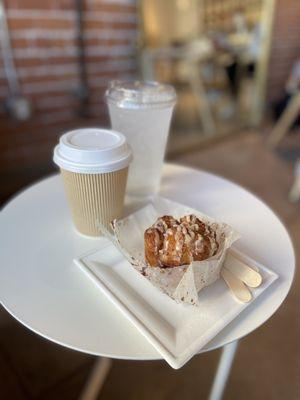 Monkey bread muffin White chocolate mocha w/oat milk